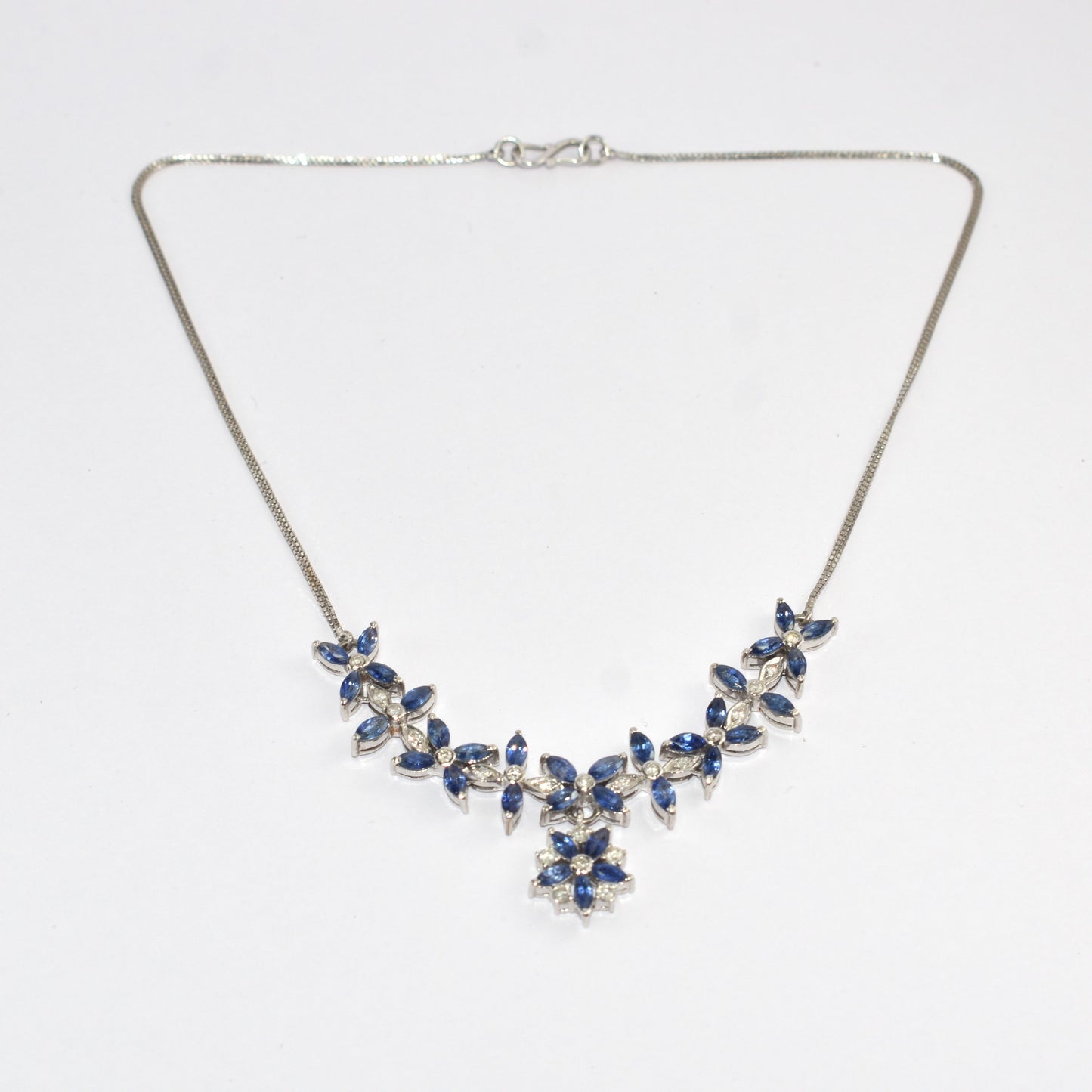 Charming Floral Design 18K White Gold Sapphire And Diamond Necklace