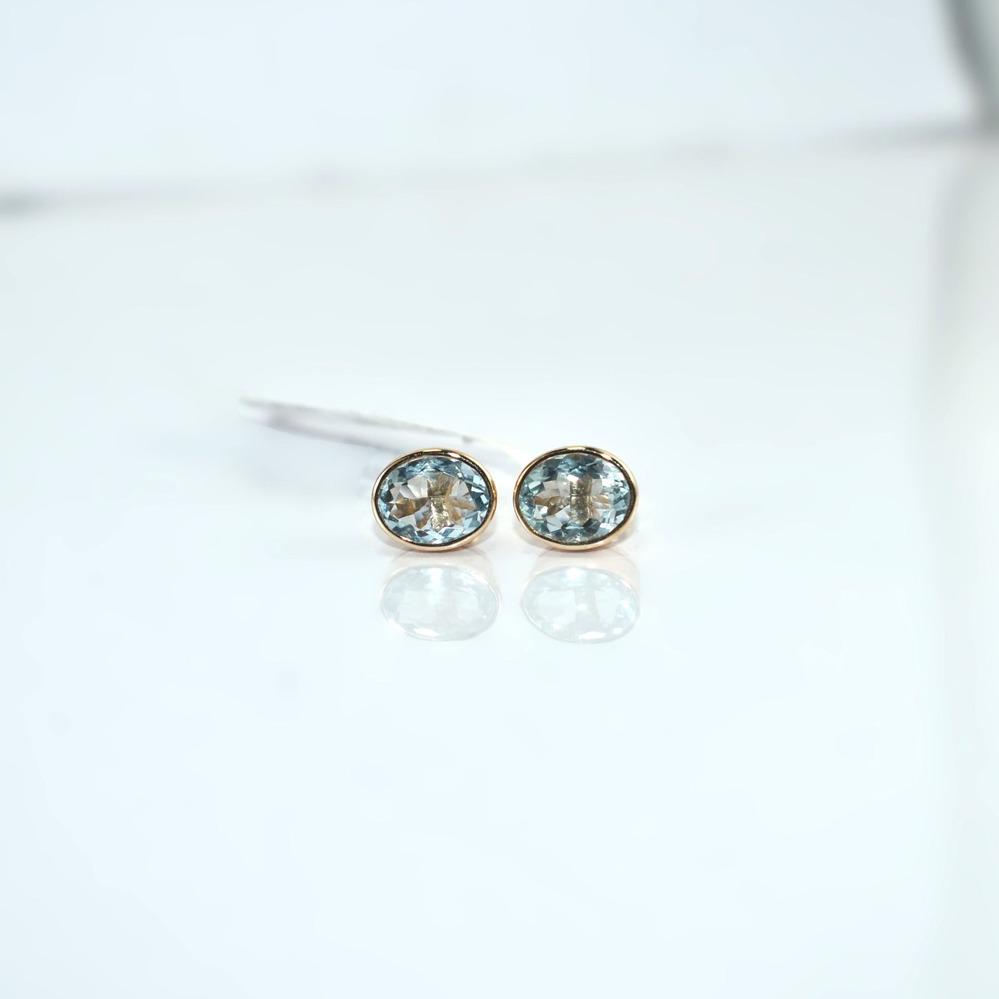 Elegant Oval Aquamarine Stud Earrings in Solid 14K Gold – Timeless Light Blue Gemstone Jewelry for Everyday Grace