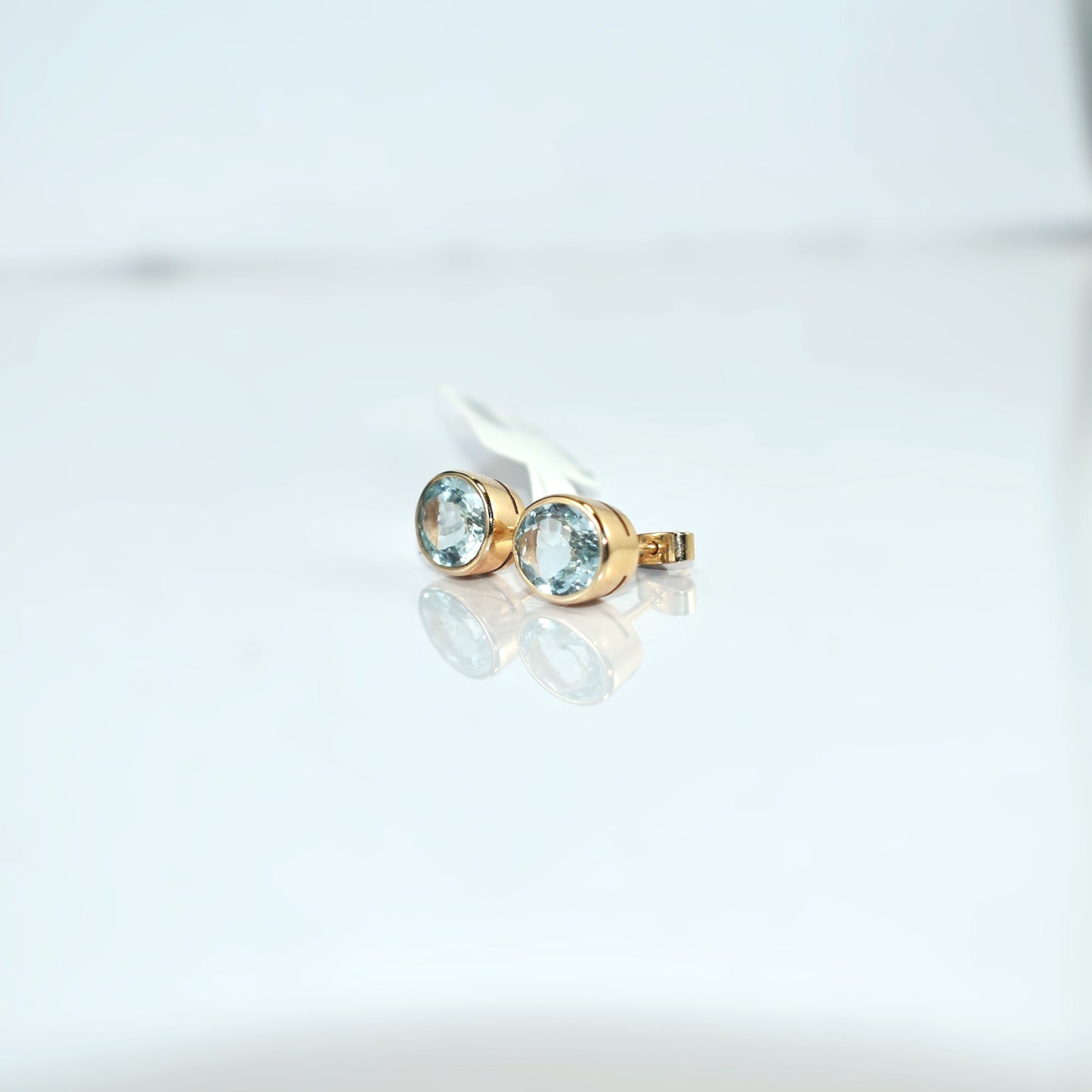 Elegant Oval Aquamarine Stud Earrings in Solid 14K Gold – Timeless Light Blue Gemstone Jewelry for Everyday Grace