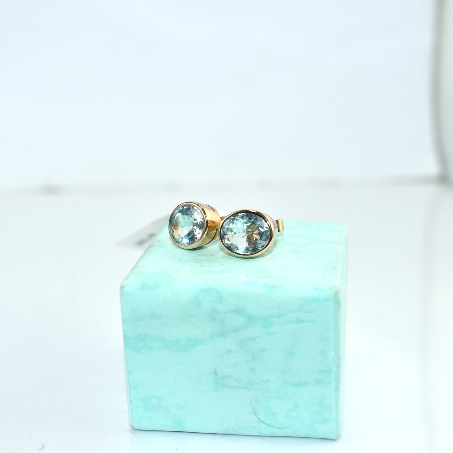 Elegant Oval Aquamarine Stud Earrings in Solid 14K Gold – Timeless Light Blue Gemstone Jewelry for Everyday Grace