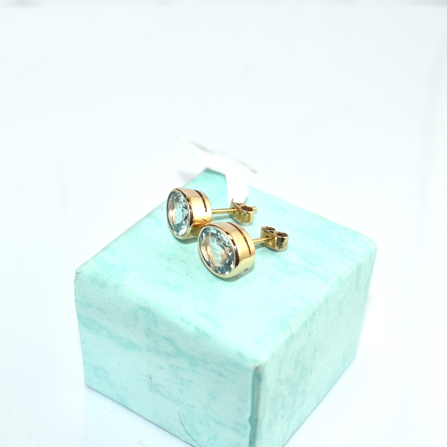 Elegant Oval Aquamarine Stud Earrings in Solid 14K Gold – Timeless Light Blue Gemstone Jewelry for Everyday Grace