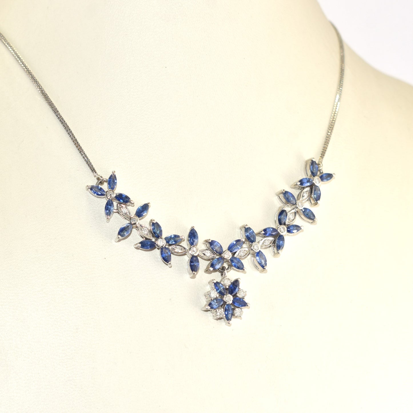 Charming Floral Design 18K White Gold Sapphire And Diamond Necklace