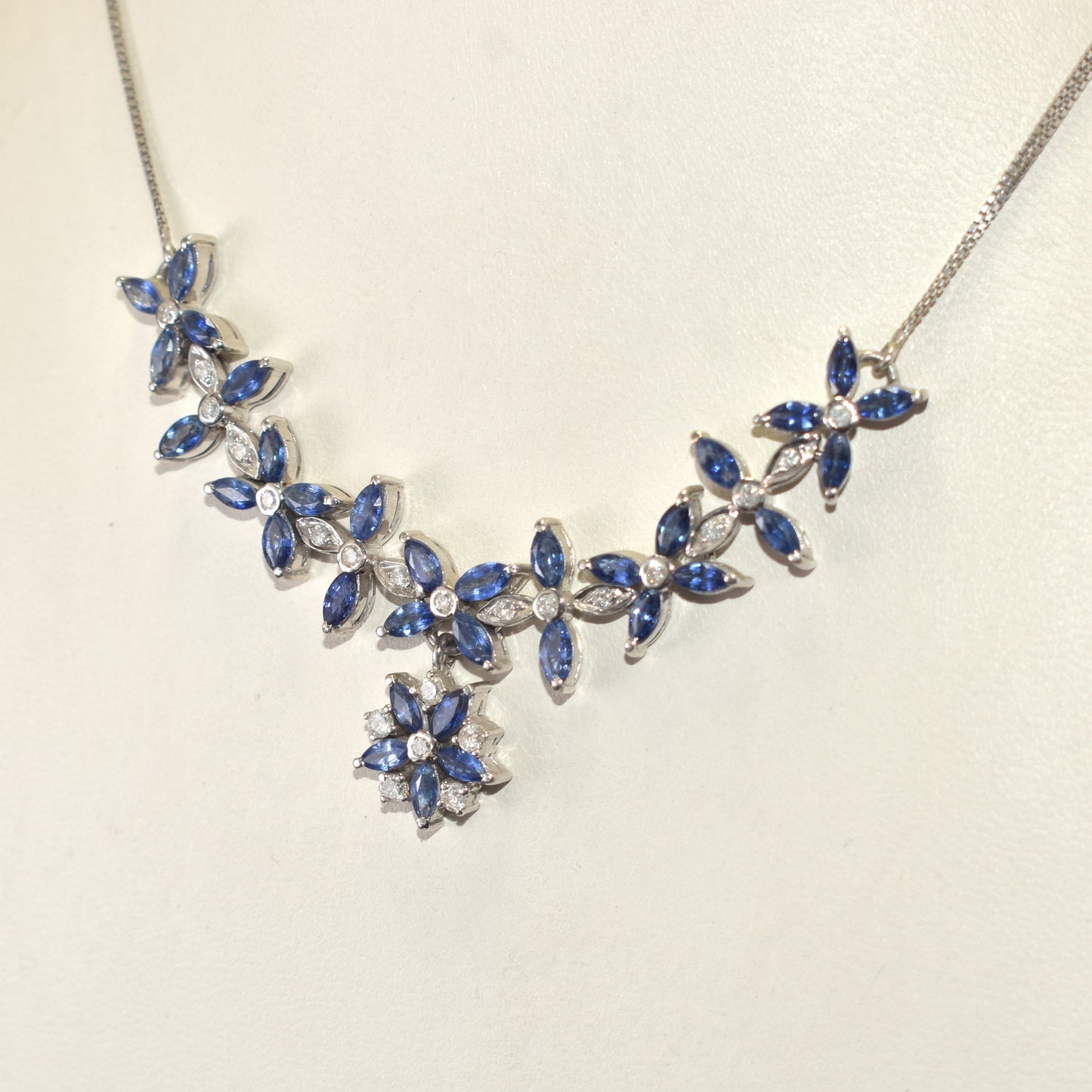 Charming Floral Design 18K White Gold Sapphire And Diamond Necklace