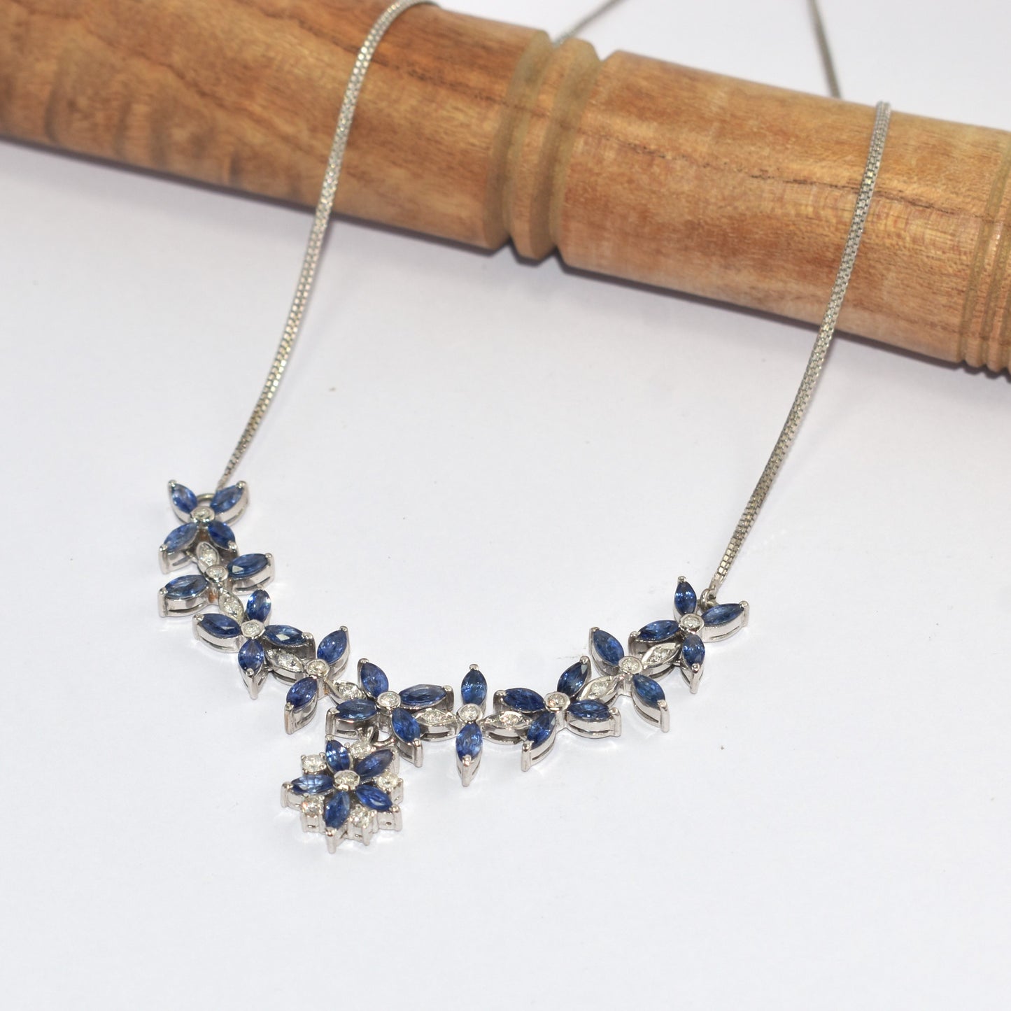 Charming Floral Design 18K White Gold Sapphire And Diamond Necklace